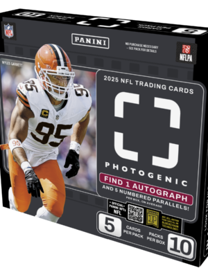 25photogenicfb_hobbybox_c2310_02__2 2025 Panini PhotoGenic NFL Trading Hobby Box